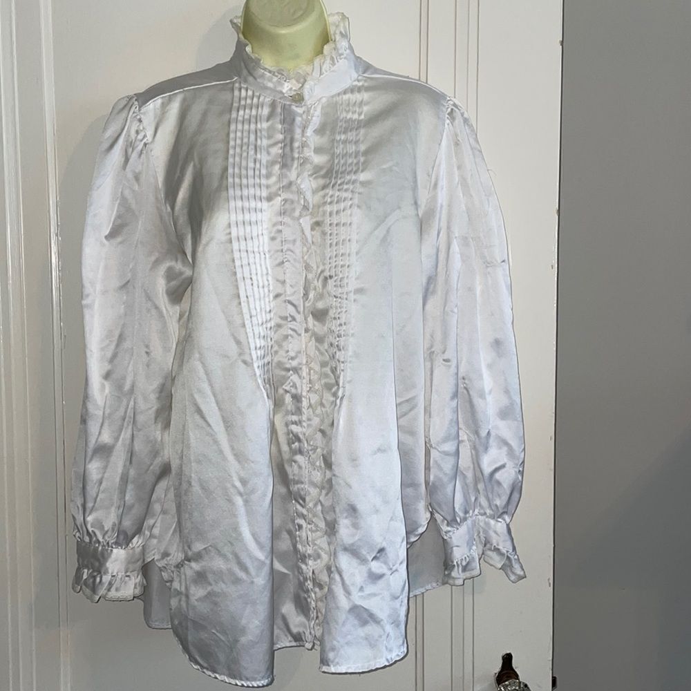 Vtg Miss Elaine white shiny long sleeve high neck ruffle sleep shirt